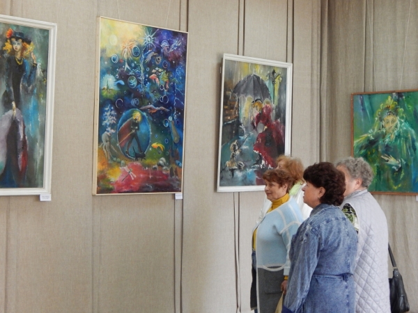 Открылась персональная выставка художника Любови Левиной «За гранью реальности»
